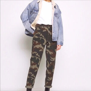 American Eagle Camo Print Corduroy Mom Jeans 2 v6x